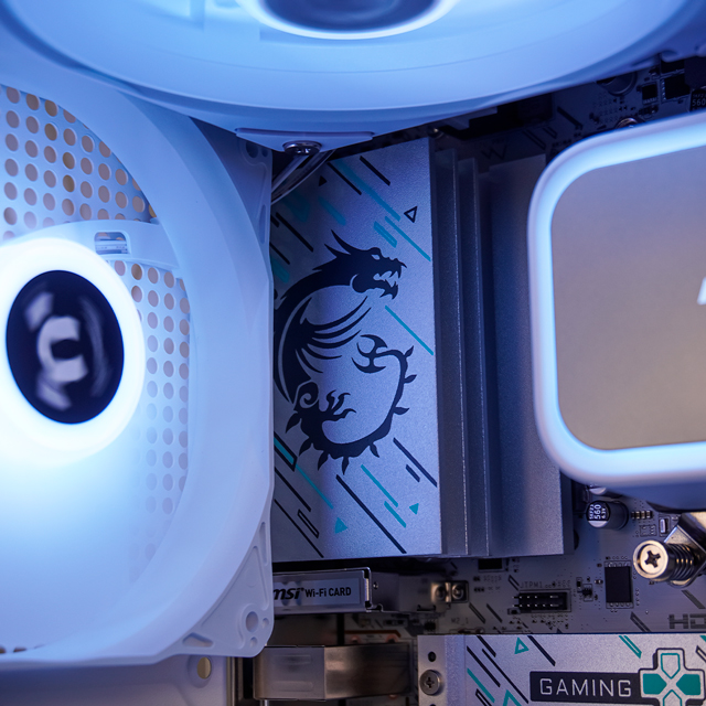 PCRB002 - Equipo AMD Ryzen 7 9700X + 32GB (2 X 16GB) + GeForce RTX 5080