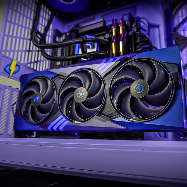 PCRA983 - Equipo AMD Ryzen 7 7800X3D + 32GB - 2 x 16GB + GeForce RTX™ 5070
