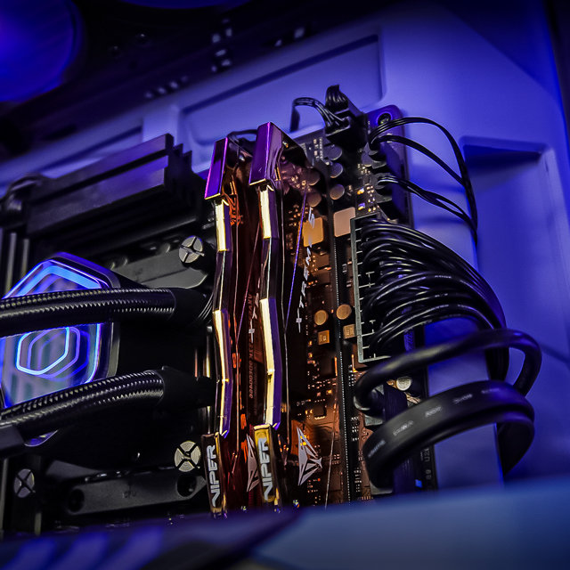 PCRA983 - Equipo AMD Ryzen 7 7800X3D + 32GB - 2 x 16GB + GeForce RTX™ 5070